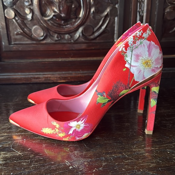 Ted Baker floral pumps - Picture 4 of 7